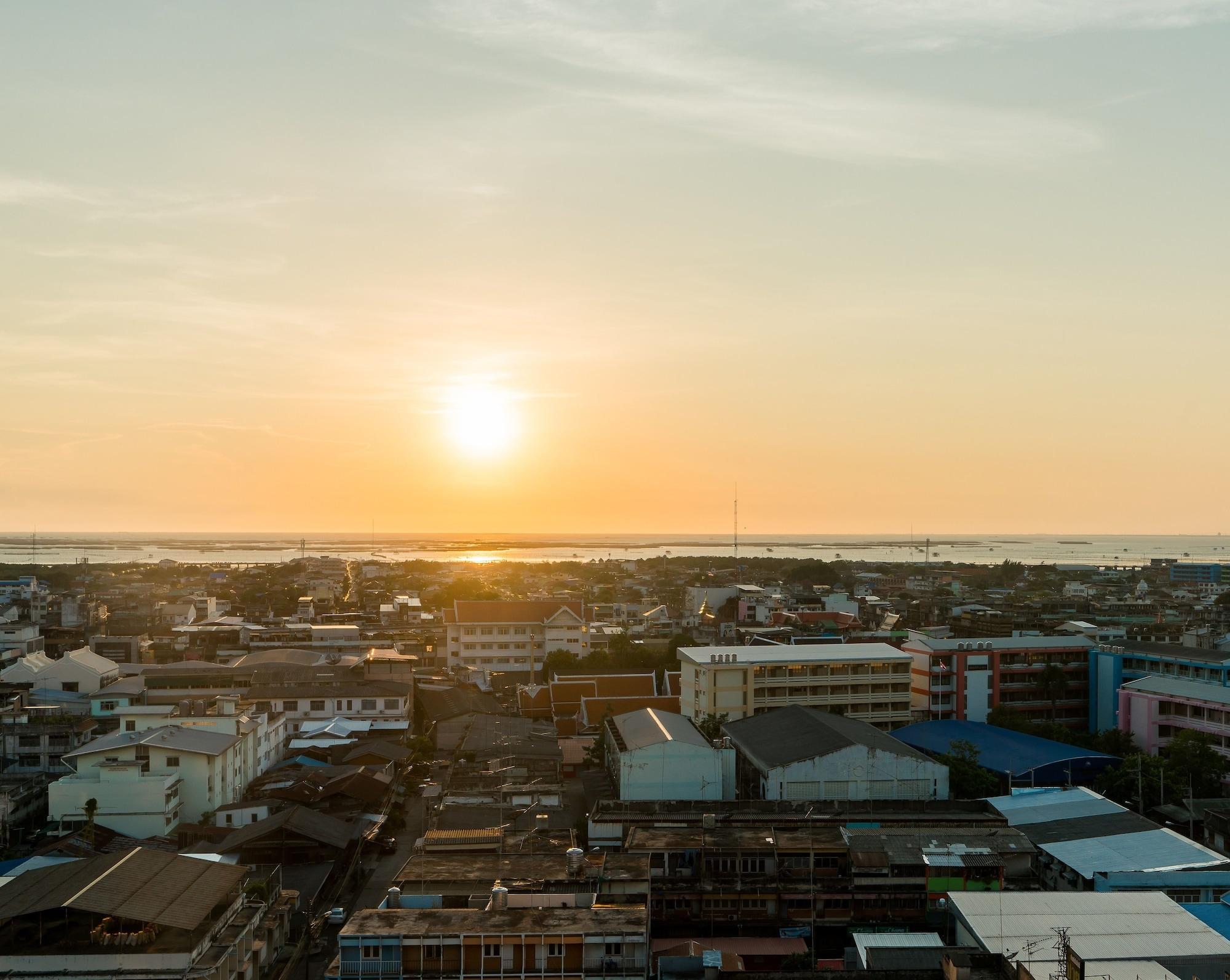 Rattanachol Hotel Chonburi Extérieur photo