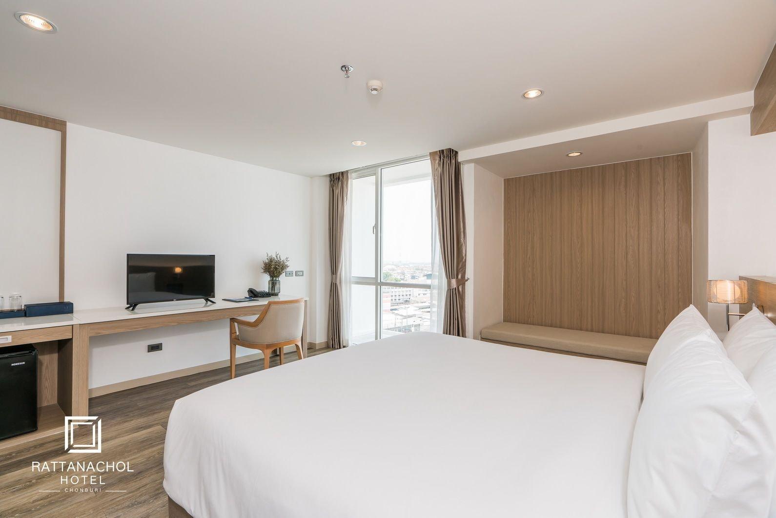 Rattanachol Hotel Chonburi Extérieur photo