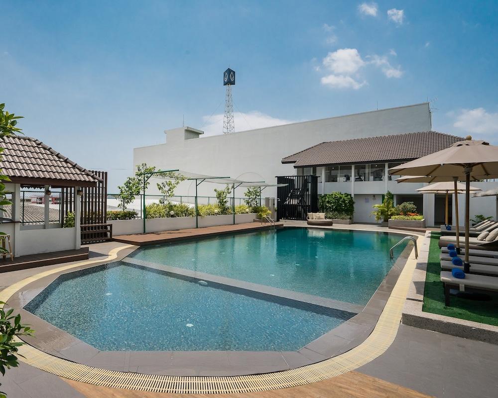 Rattanachol Hotel Chonburi Extérieur photo