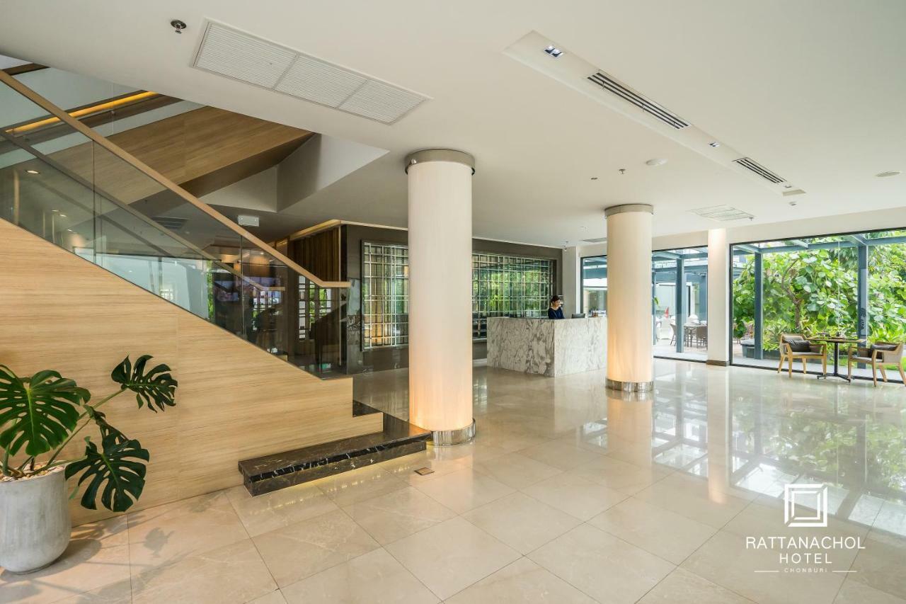 Rattanachol Hotel Chonburi Extérieur photo