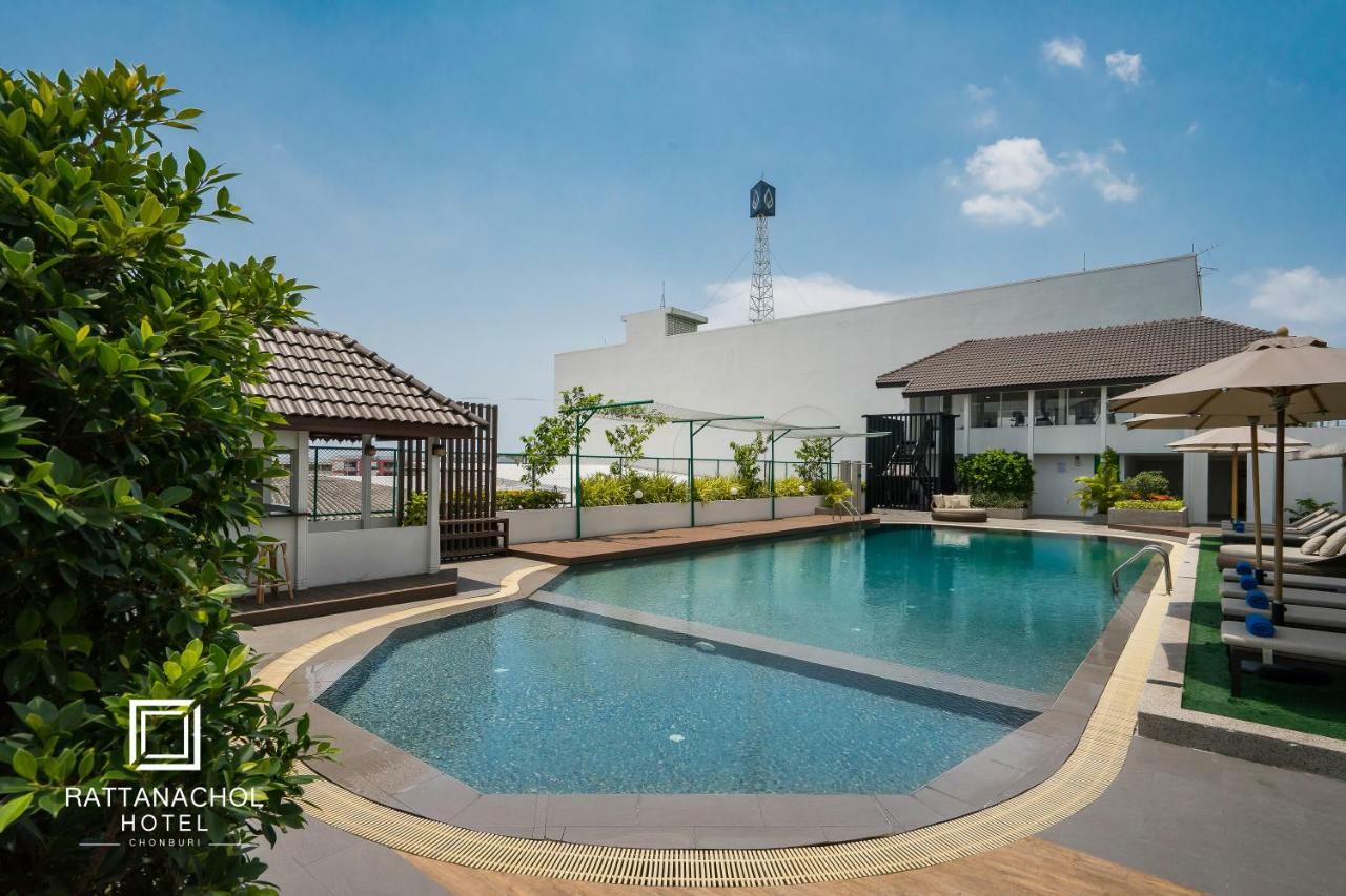 Rattanachol Hotel Chonburi Extérieur photo