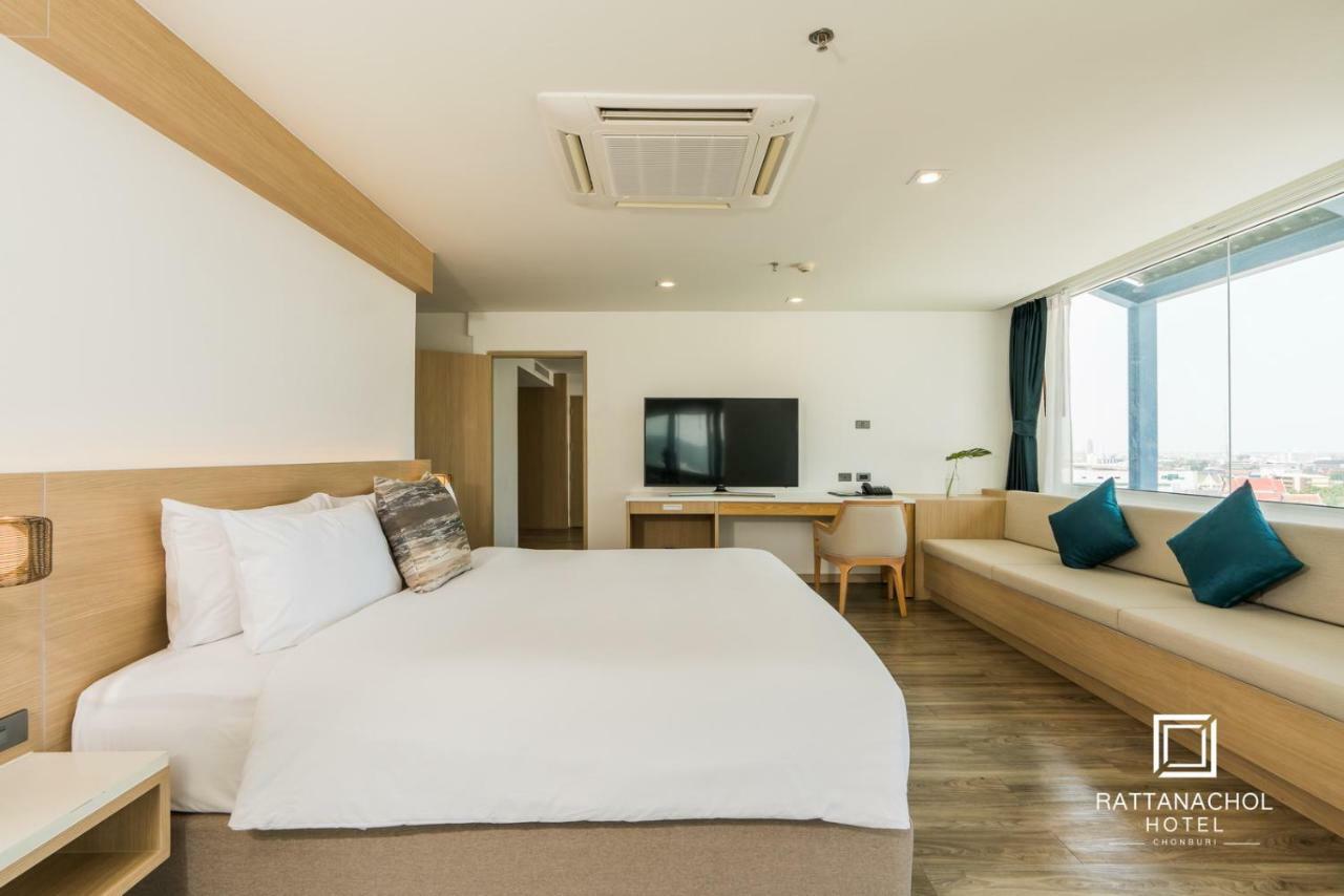 Rattanachol Hotel Chonburi Extérieur photo