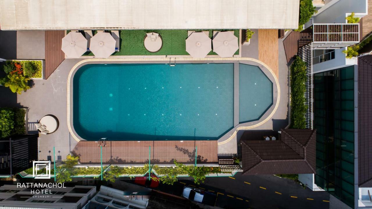 Rattanachol Hotel Chonburi Extérieur photo