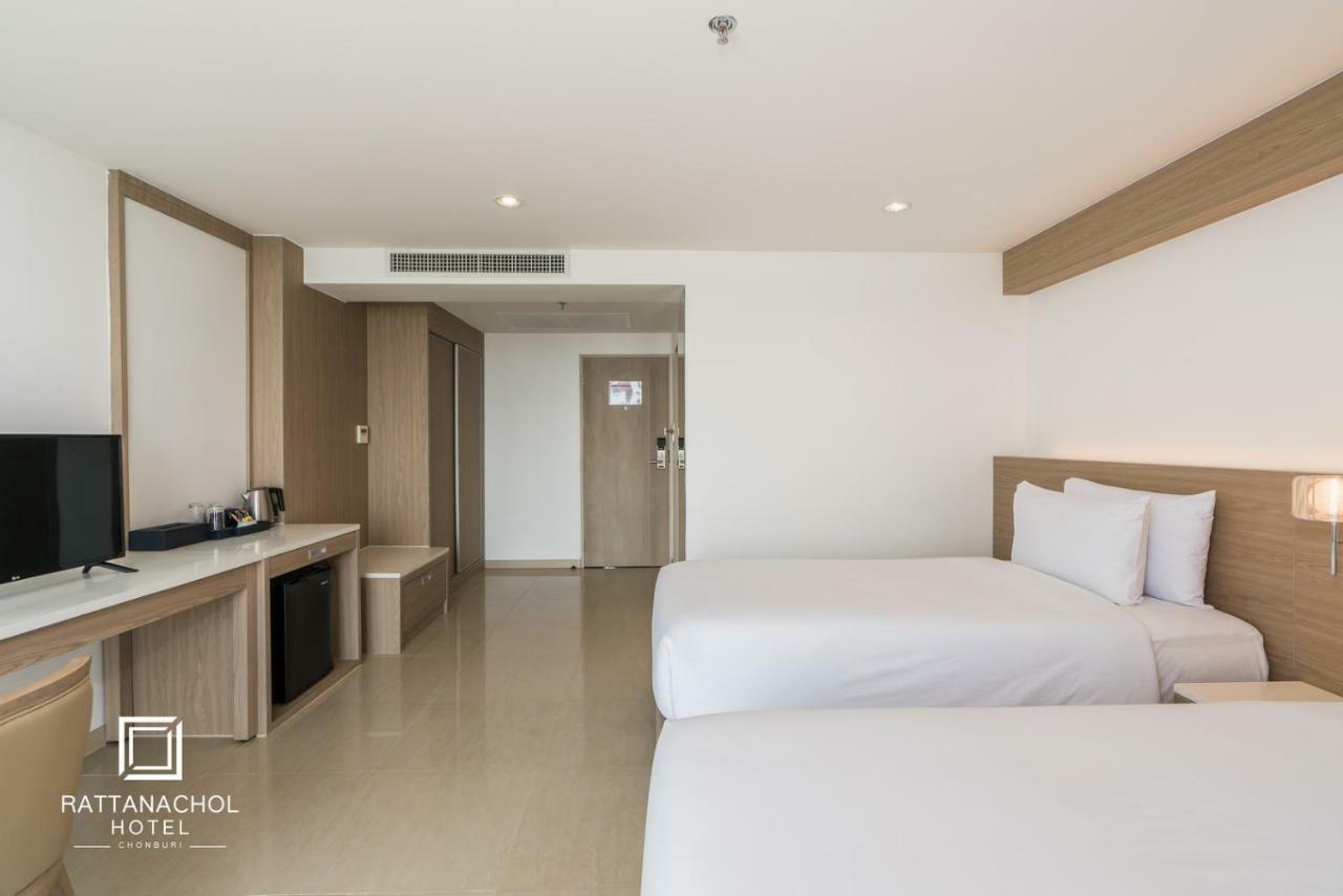 Rattanachol Hotel Chonburi Extérieur photo