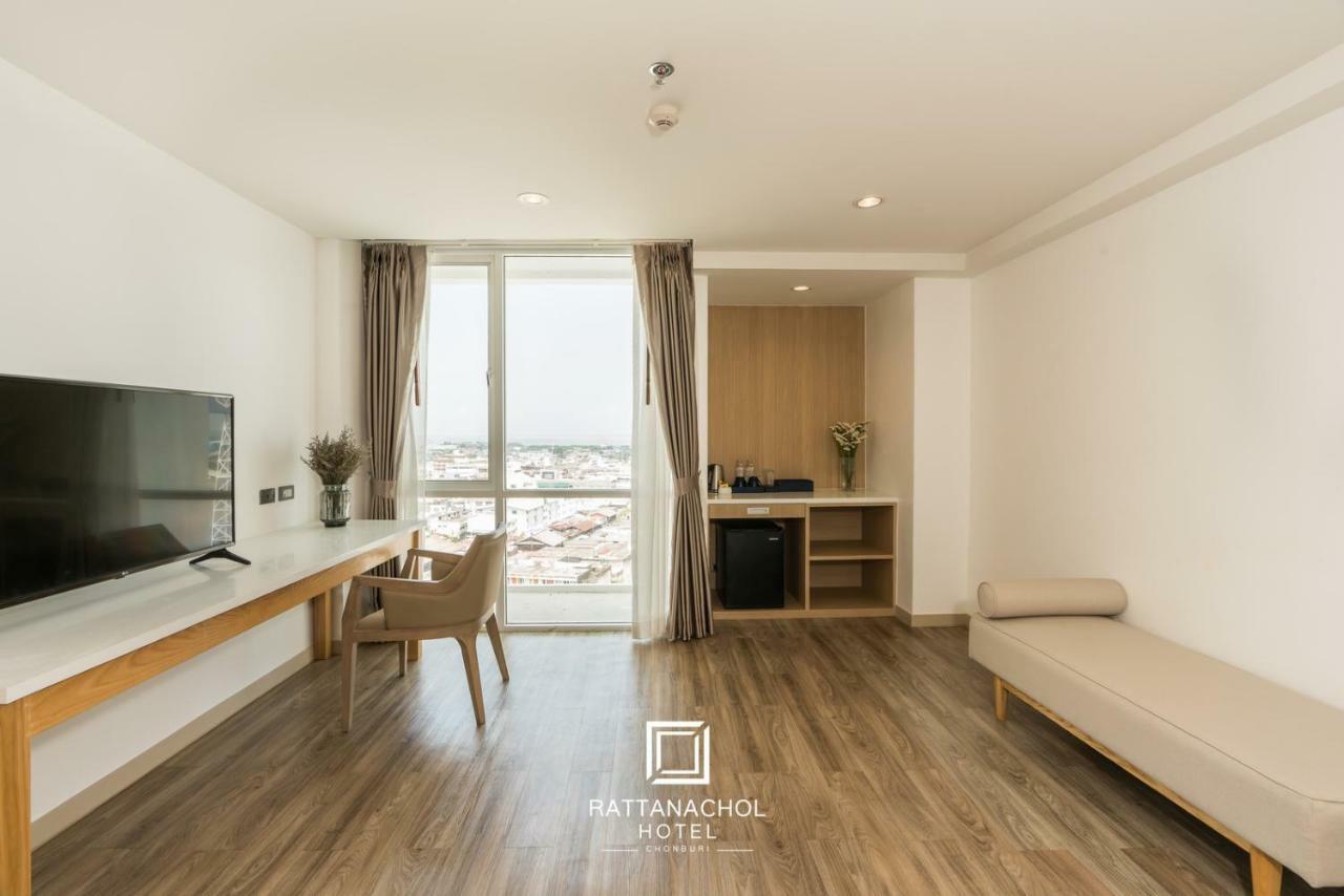 Rattanachol Hotel Chonburi Extérieur photo