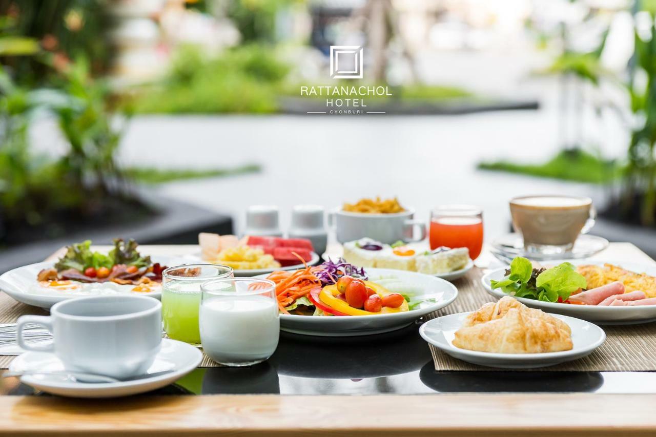 Rattanachol Hotel Chonburi Extérieur photo