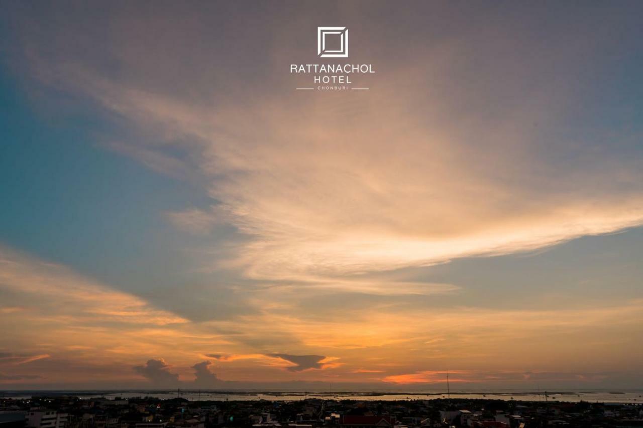 Rattanachol Hotel Chonburi Extérieur photo