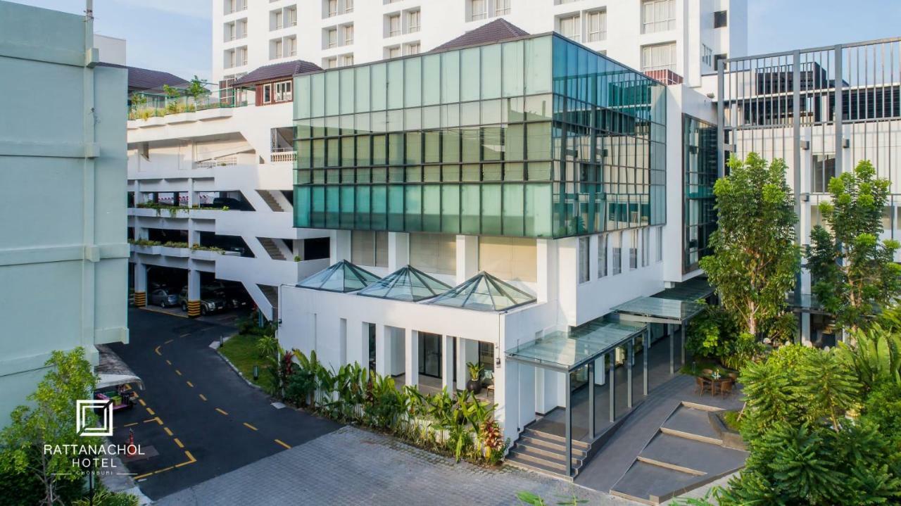 Rattanachol Hotel Chonburi Extérieur photo
