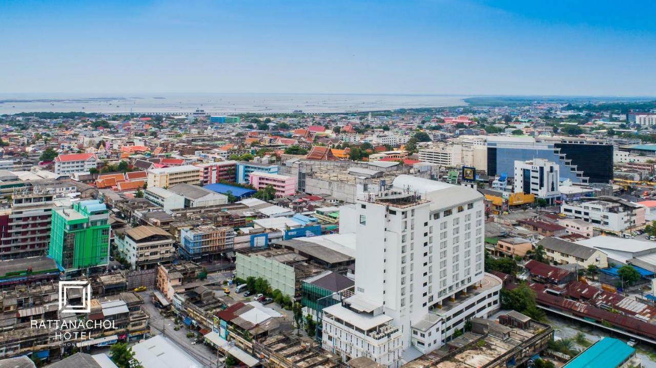 Rattanachol Hotel Chonburi Extérieur photo
