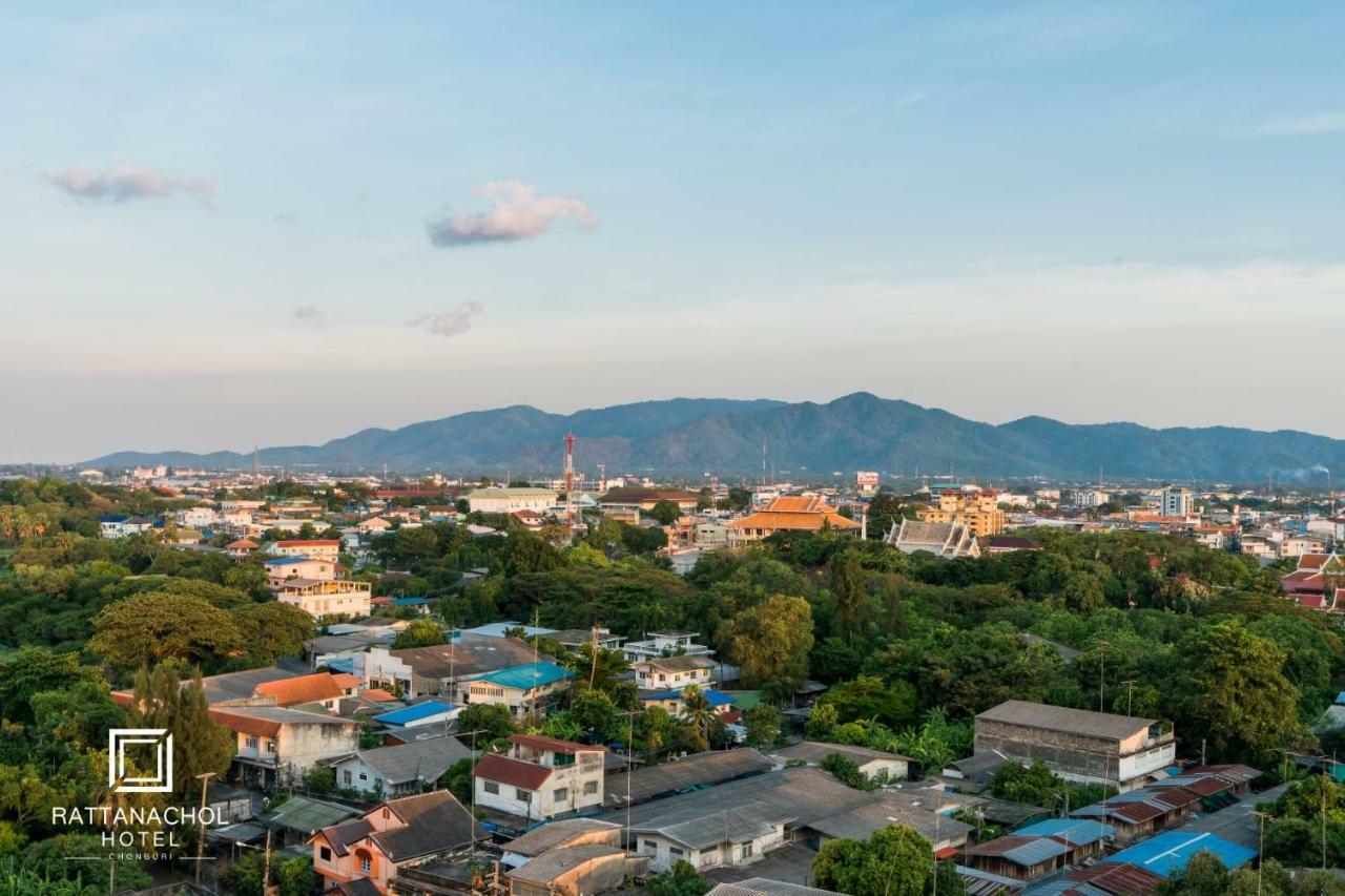 Rattanachol Hotel Chonburi Extérieur photo