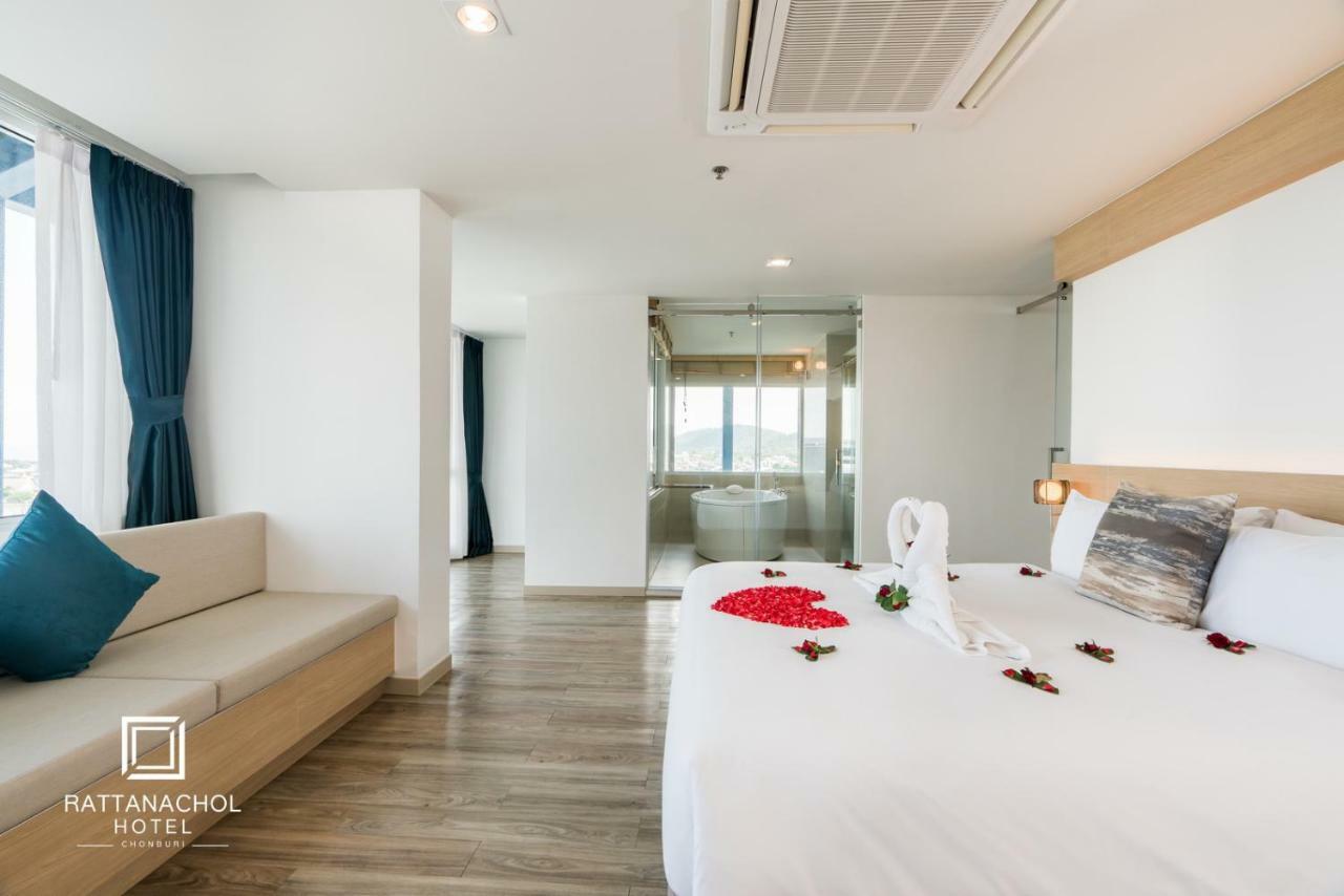 Rattanachol Hotel Chonburi Extérieur photo