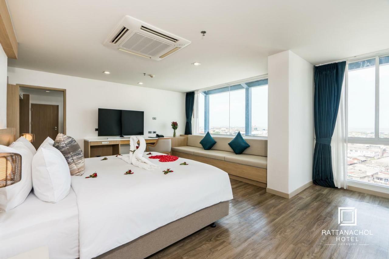 Rattanachol Hotel Chonburi Extérieur photo