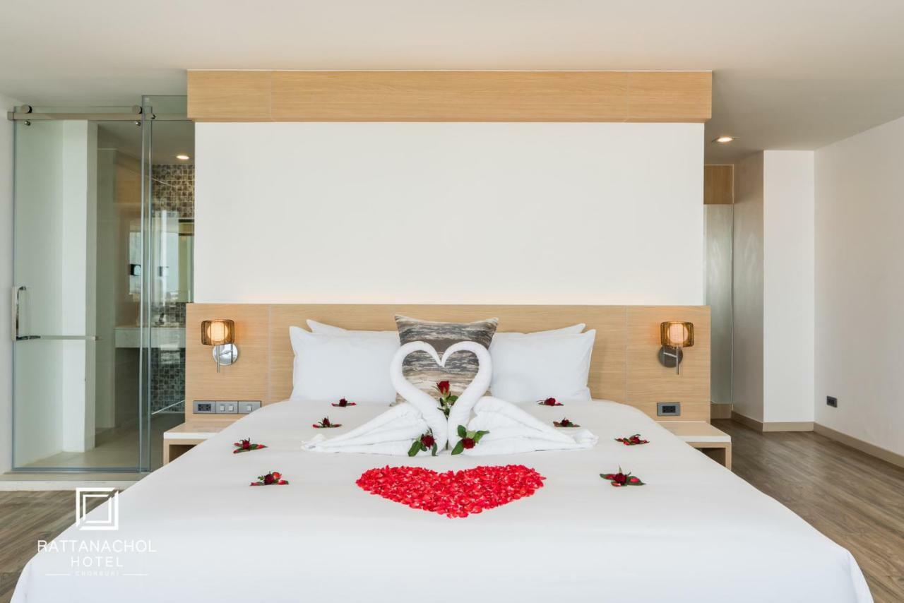 Rattanachol Hotel Chonburi Extérieur photo