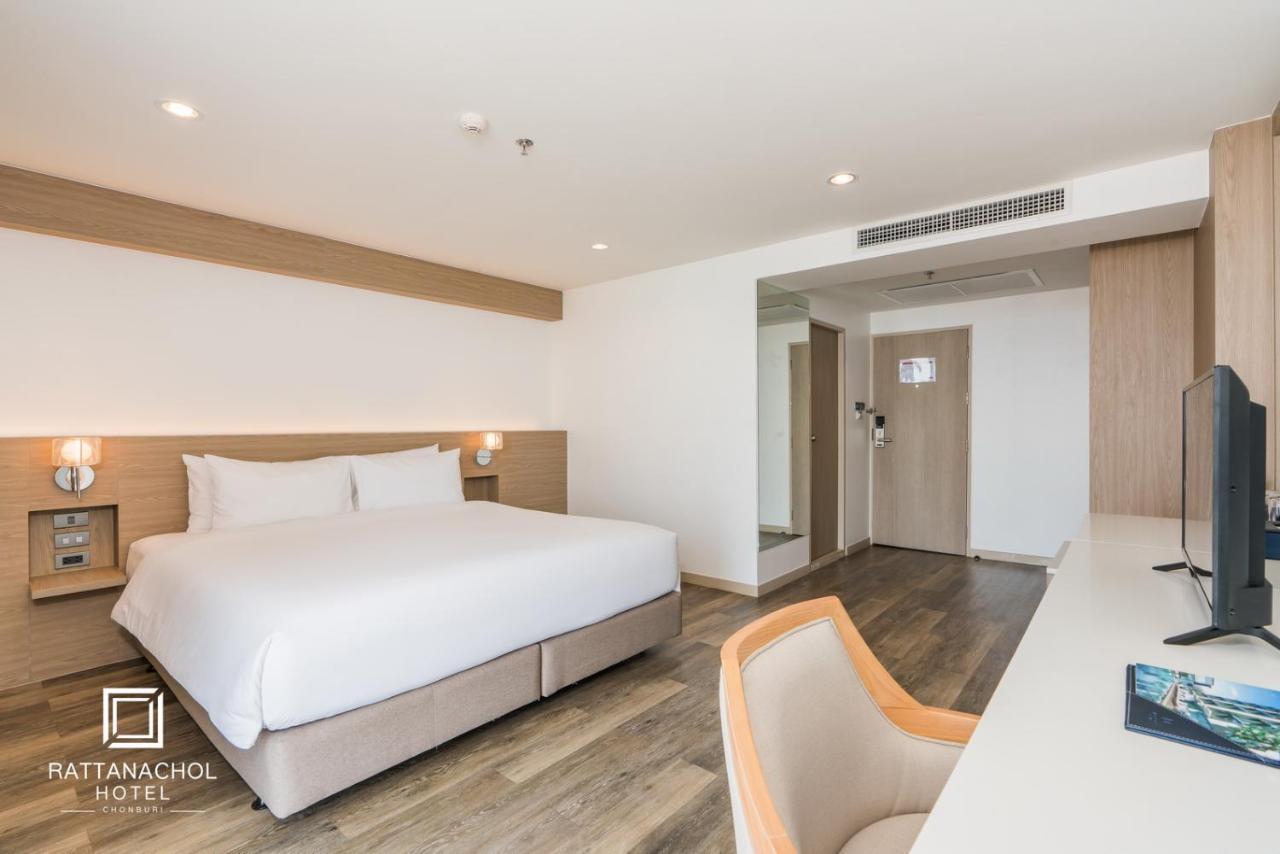 Rattanachol Hotel Chonburi Extérieur photo