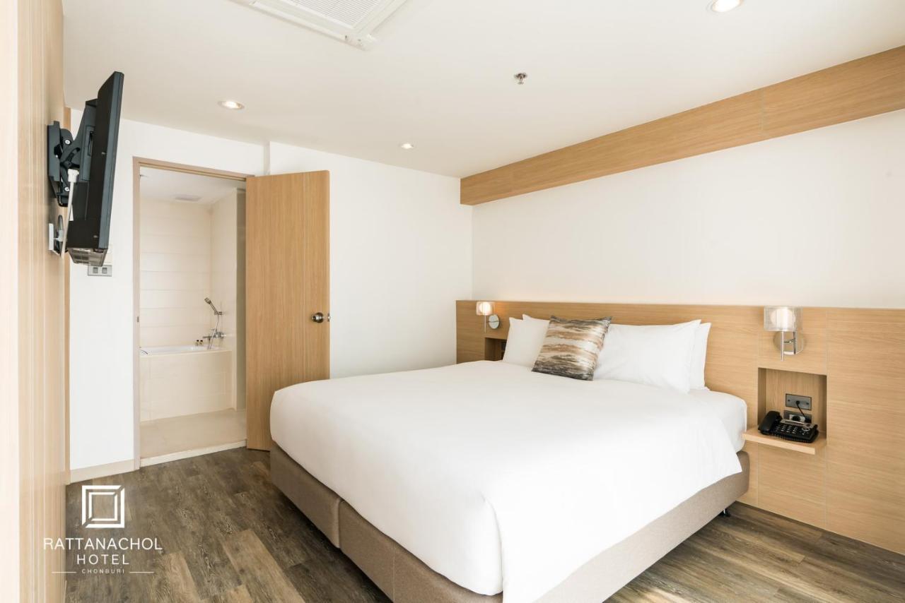 Rattanachol Hotel Chonburi Extérieur photo